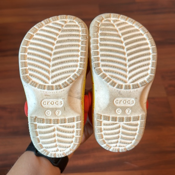 Winnie the Pooh Crocs - Picture 4 of 5